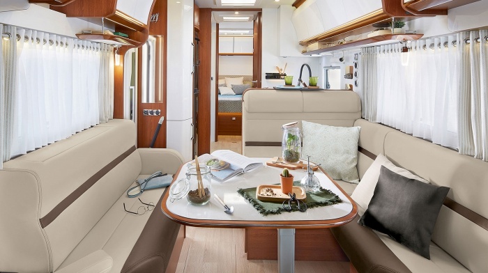 i1090 : Distinction furniture